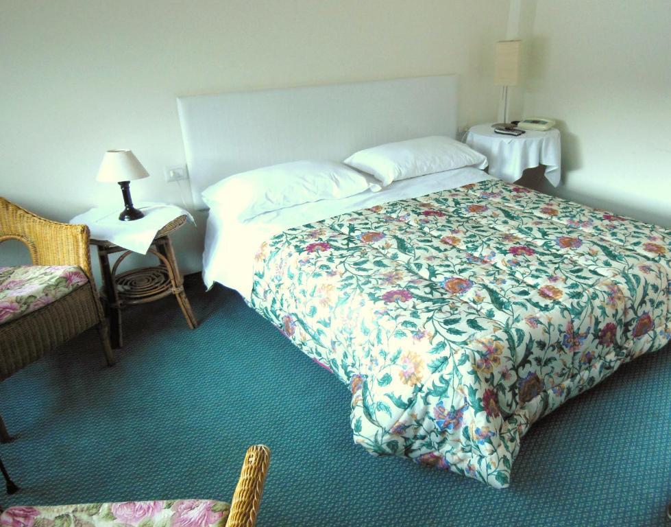 Hotel Nautilus Valmadrera Rum bild