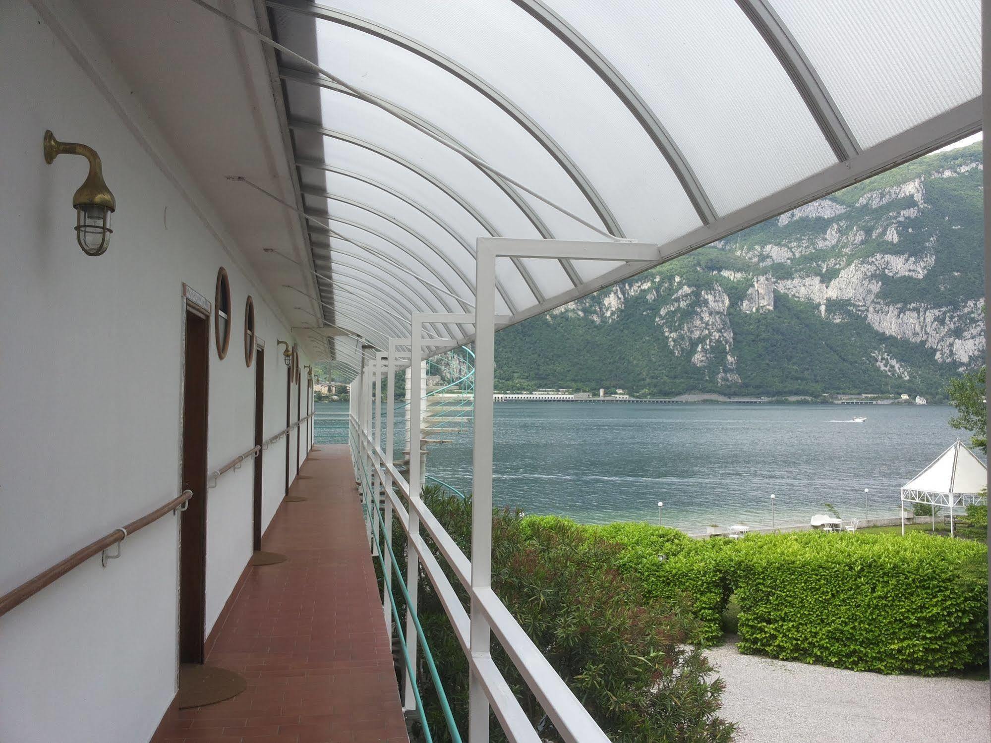 Hotel Nautilus Valmadrera Exteriör bild